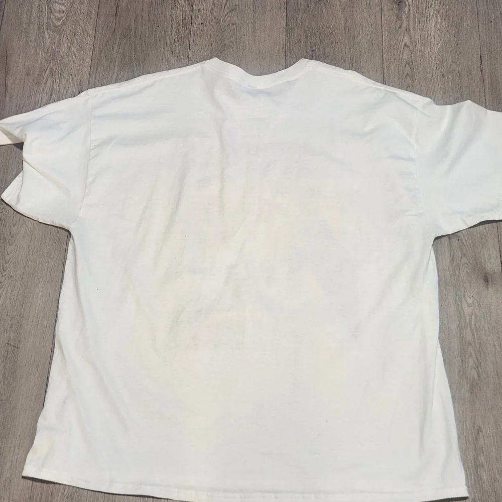 Outrank Mass of the Fermenting Dregs Tour Tee – White Anime Graphic. Streetwear - Picture 3 of 3